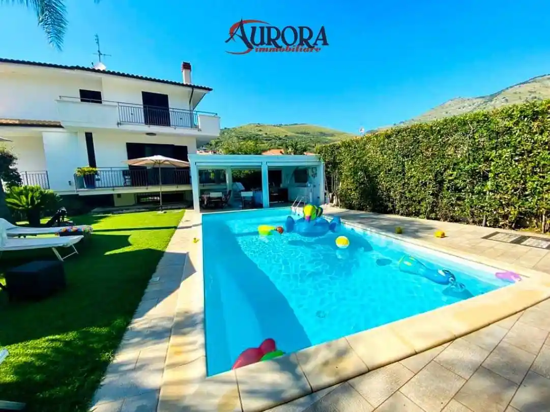 Villa in vendita a Fondi