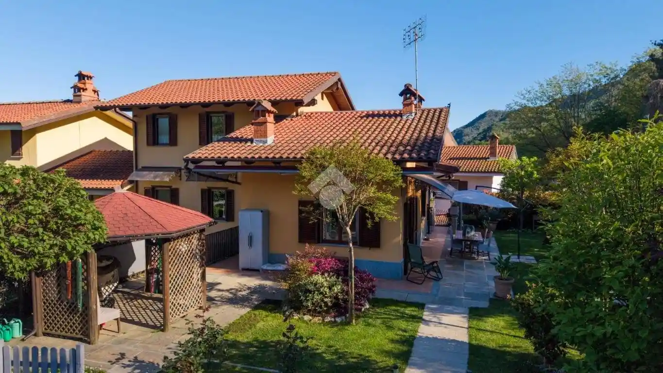 Villa in vendita a Envie