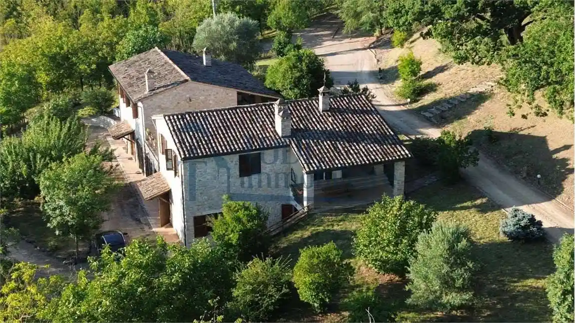 Rustico - Casale in vendita a Todi