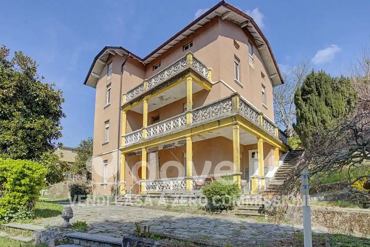 Villa in vendita a Cunardo