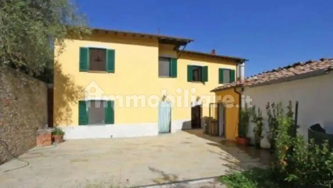 Rustico - Casale in vendita a Lucca