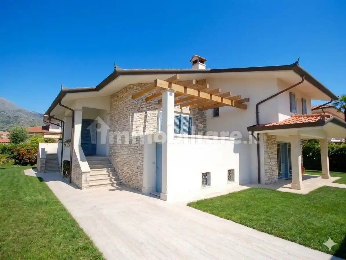 Villa in vendita a Camaiore