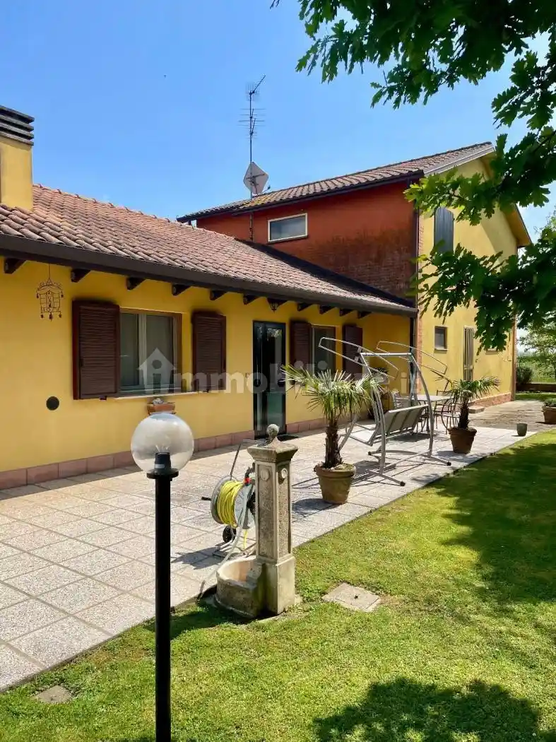 Rustico - Casale in vendita a Jolanda di Savoia