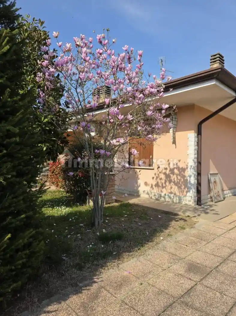 Villa in vendita a Curtatone