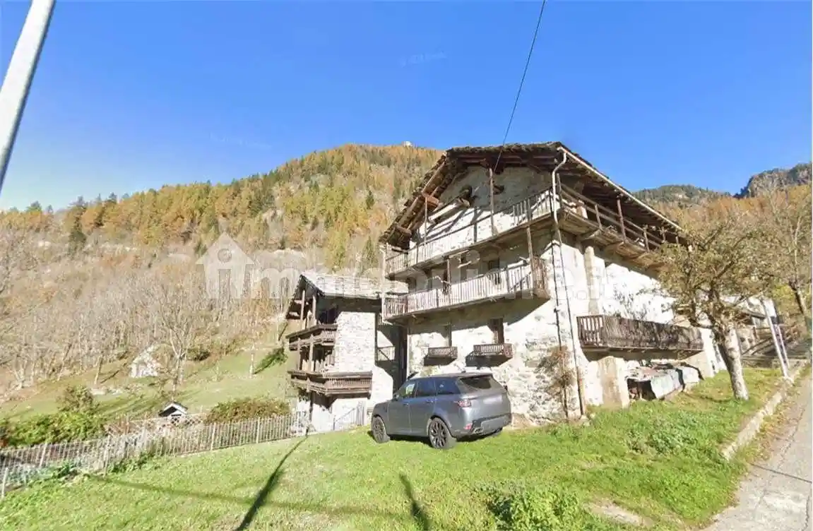 Palazzo - Stabile in vendita a Champorcher