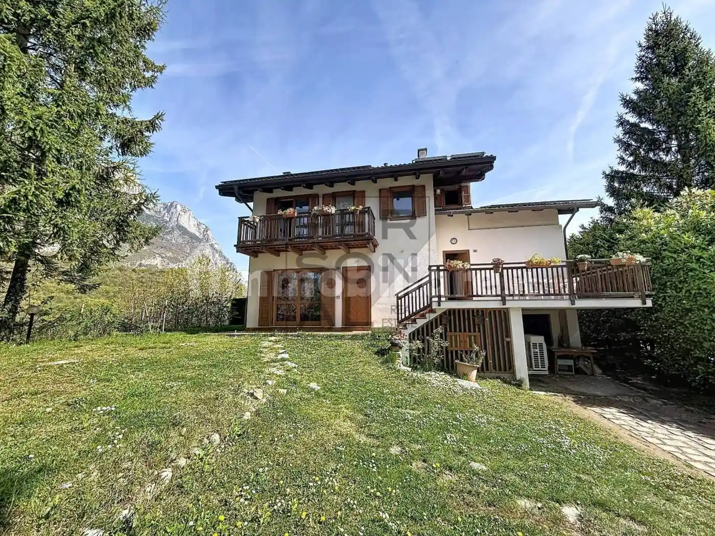 Casa indipendente in vendita a Vallelaghi