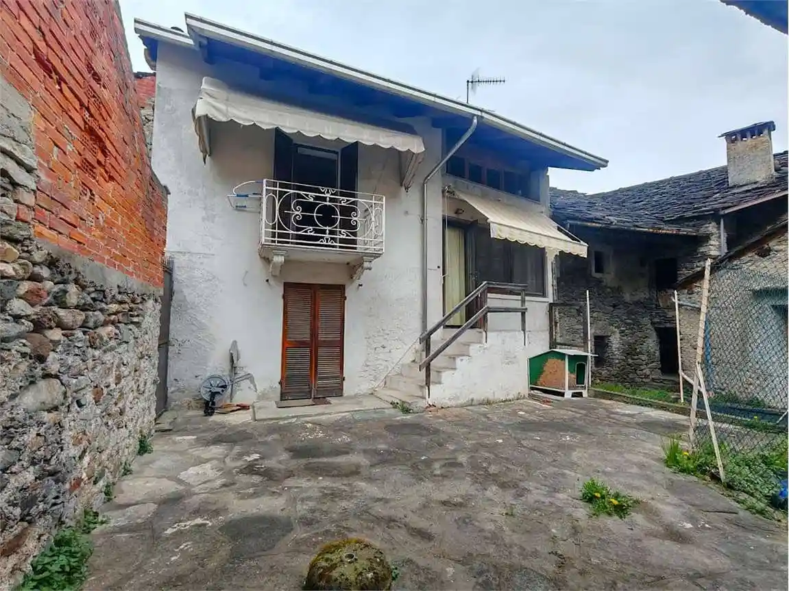 Casa indipendente in vendita a Quincinetto