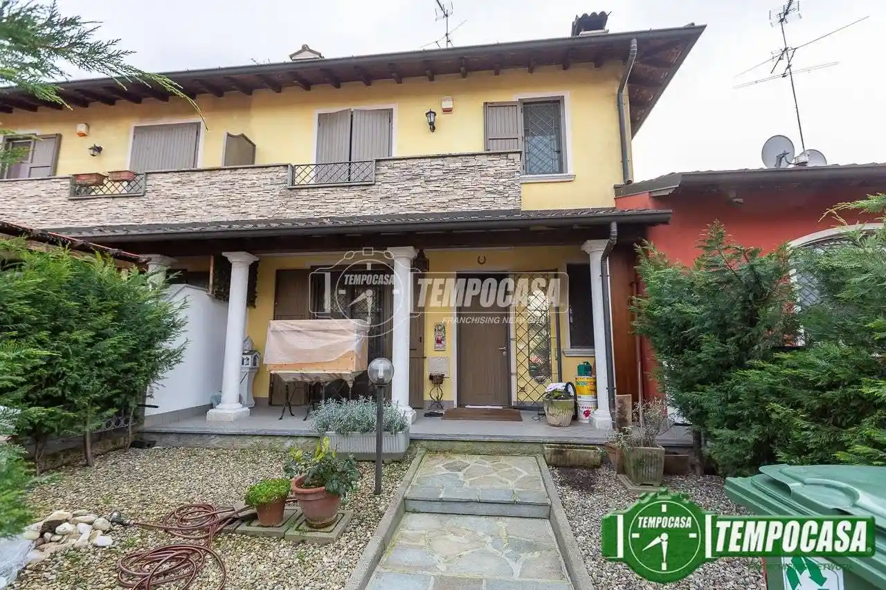 Villetta a schiera in vendita a Inverno e Monteleone