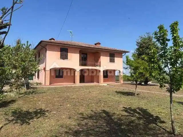 Villa in vendita a Soragna