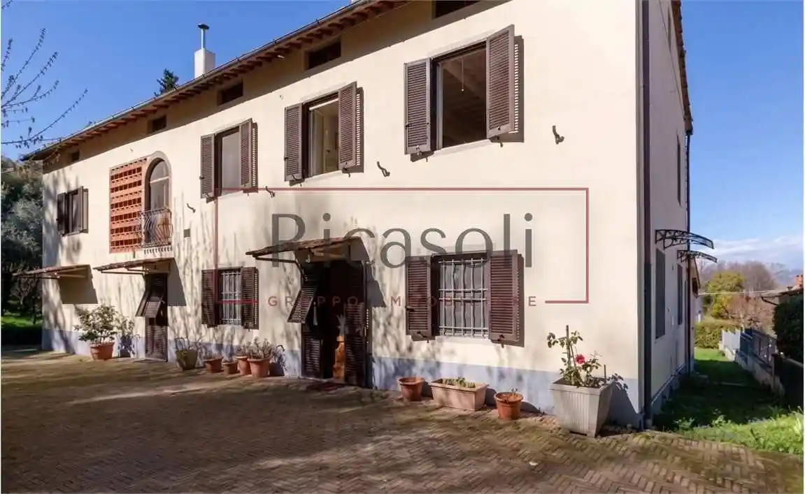Rustico - Casale in vendita a Lucca