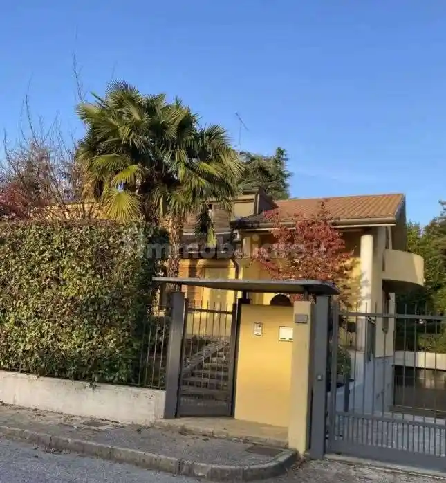 Villa in vendita a Verano Brianza
