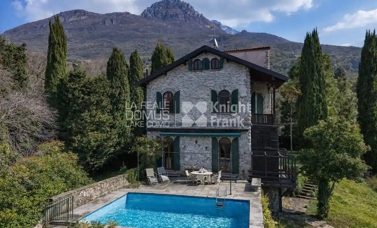 Villa in vendita a Mandello del Lario