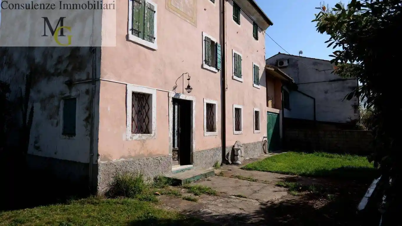 Rustico - Casale in vendita a Soave