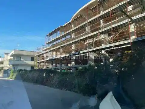 Palazzo - Edificio in vendita a Mondragone