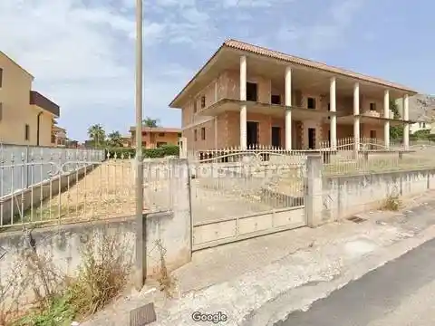 Palazzo - Edificio in vendita a Mondragone