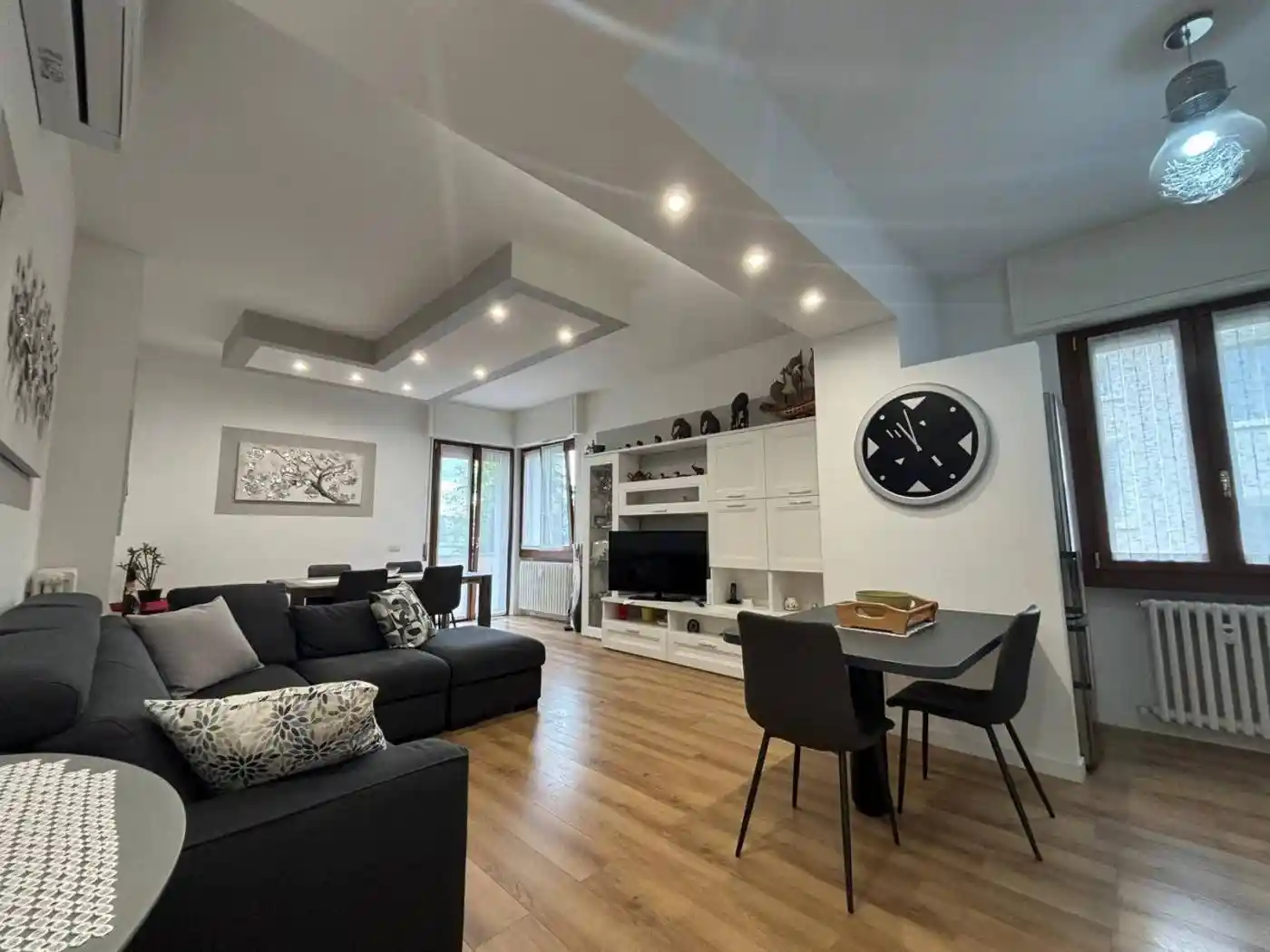 Appartamento in vendita a Carugo