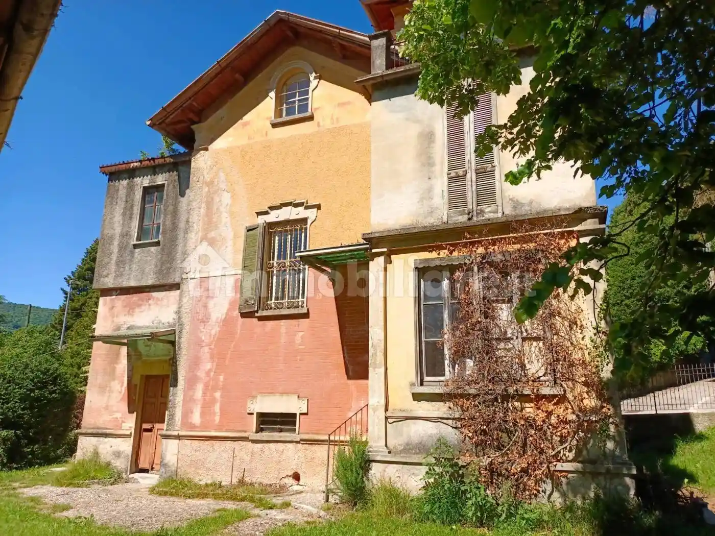 Villa in vendita a Caglio