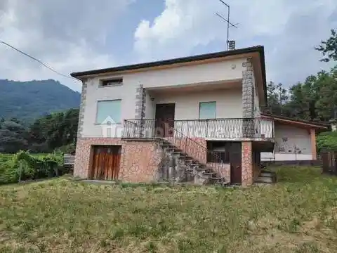 Villa in vendita a Valdobbiadene