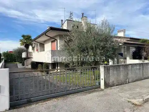 Villa in vendita a Caerano di San Marco