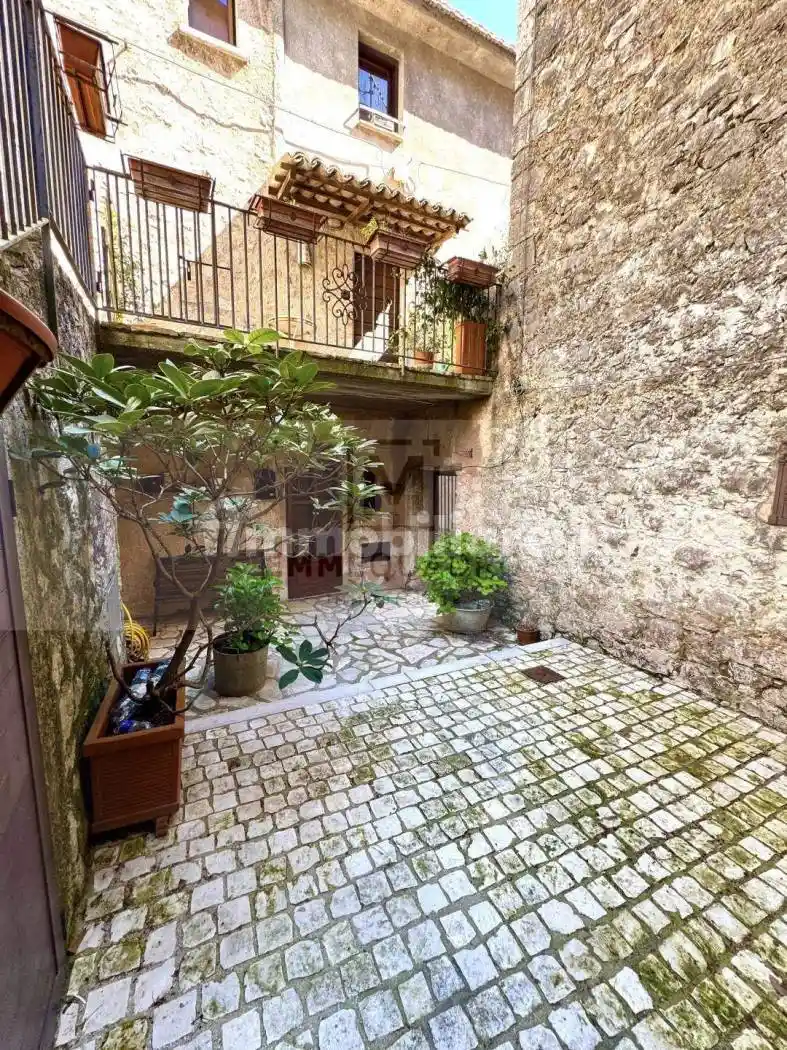 Casa indipendente in vendita a Lenola