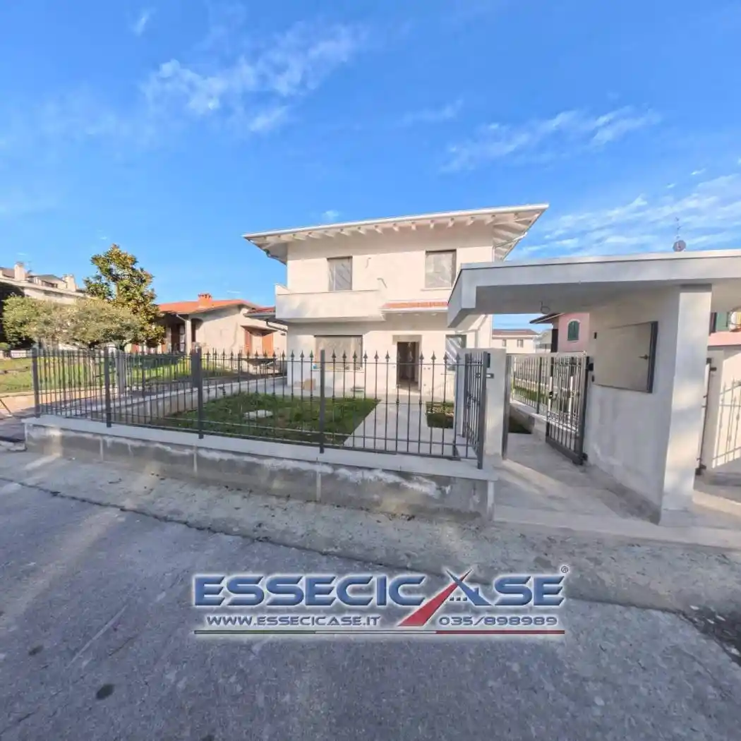 Villa in vendita a Cologno al Serio