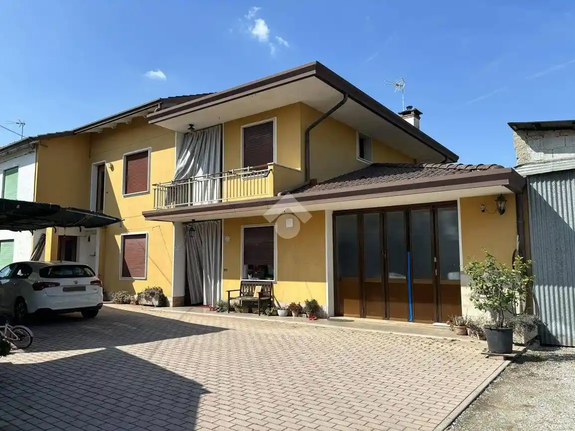 Casa indipendente in vendita a Villa del Conte