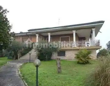 Villa in vendita a Roverbella