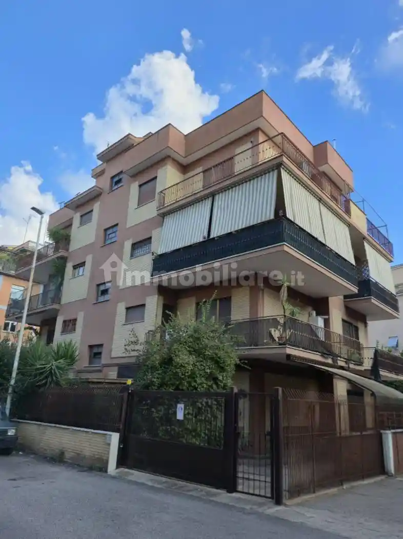 Appartamento in vendita a Roma