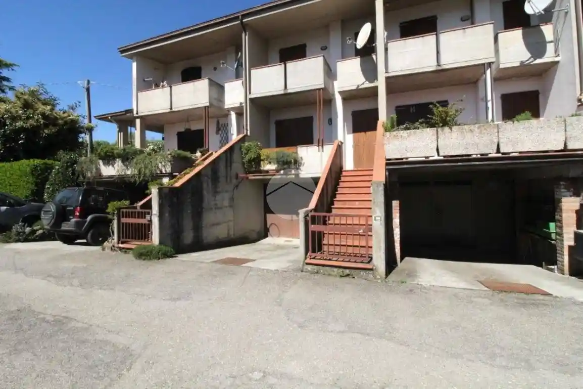 Villetta a schiera in vendita a Tizzano Val Parma