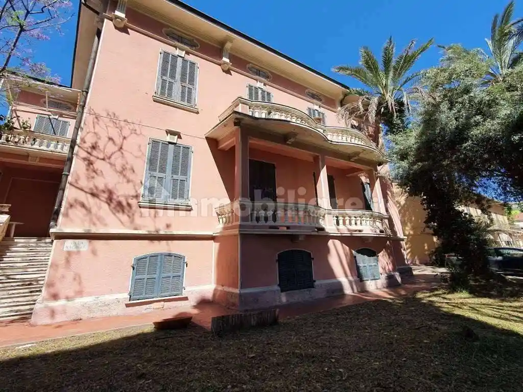 Villa in vendita a Bordighera