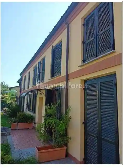 Casa indipendente in vendita a Varano Borghi