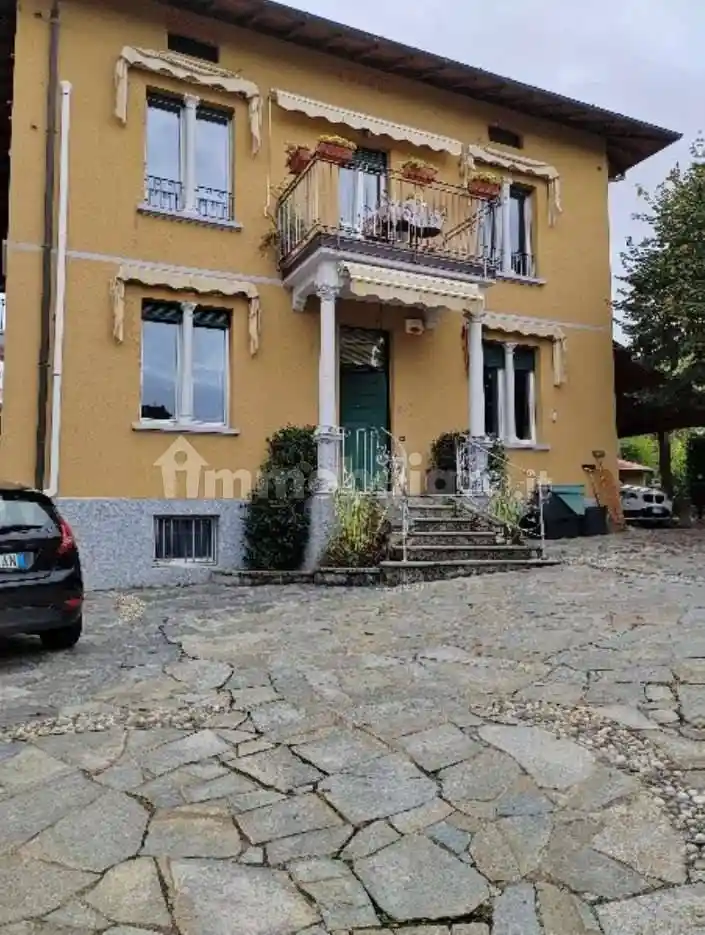 Villa in vendita a Gavirate