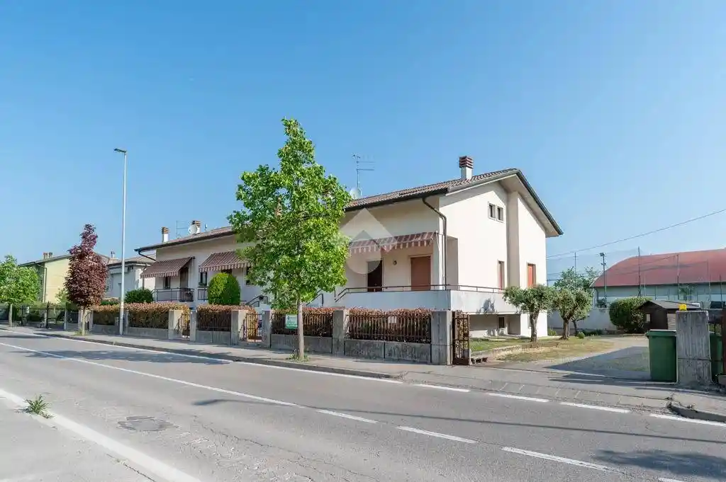 Villa in vendita a Villafranca di Verona