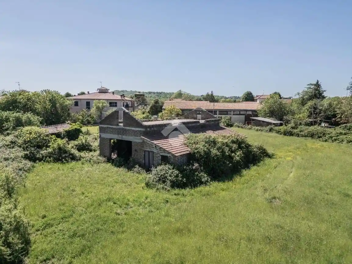 Rustico - Casale in vendita a Capranica