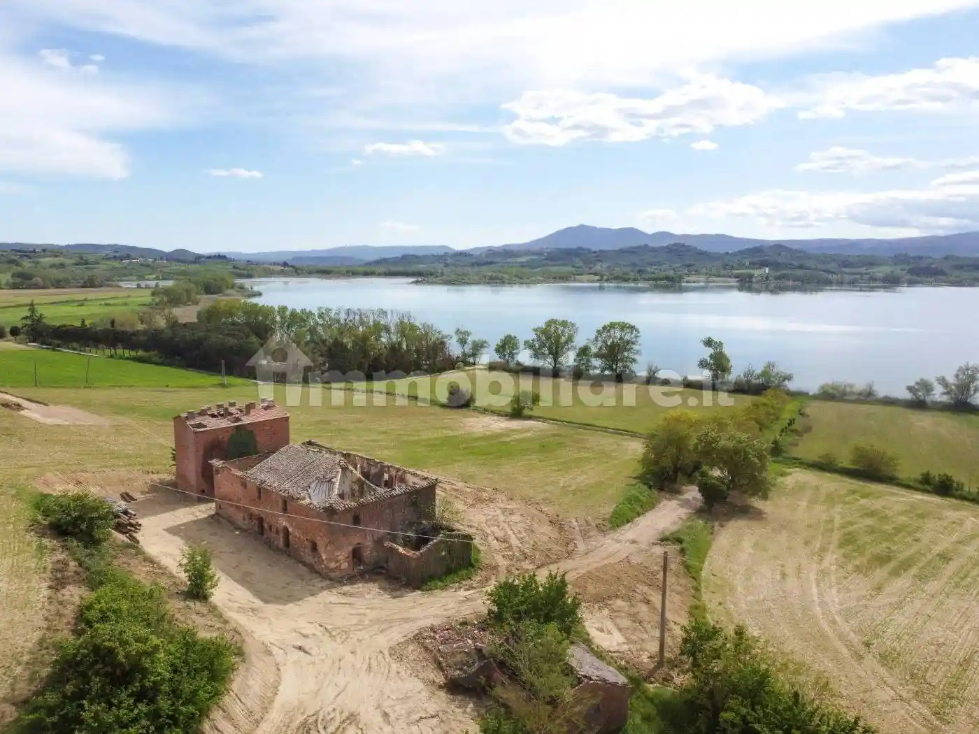 Rustico - Casale in vendita a Castiglione del Lago
