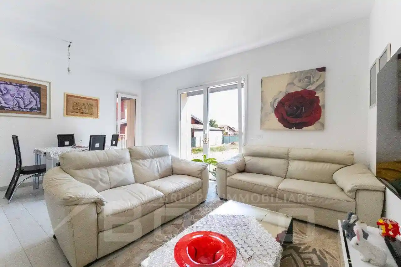 Villa in vendita a Bellinzago Novarese