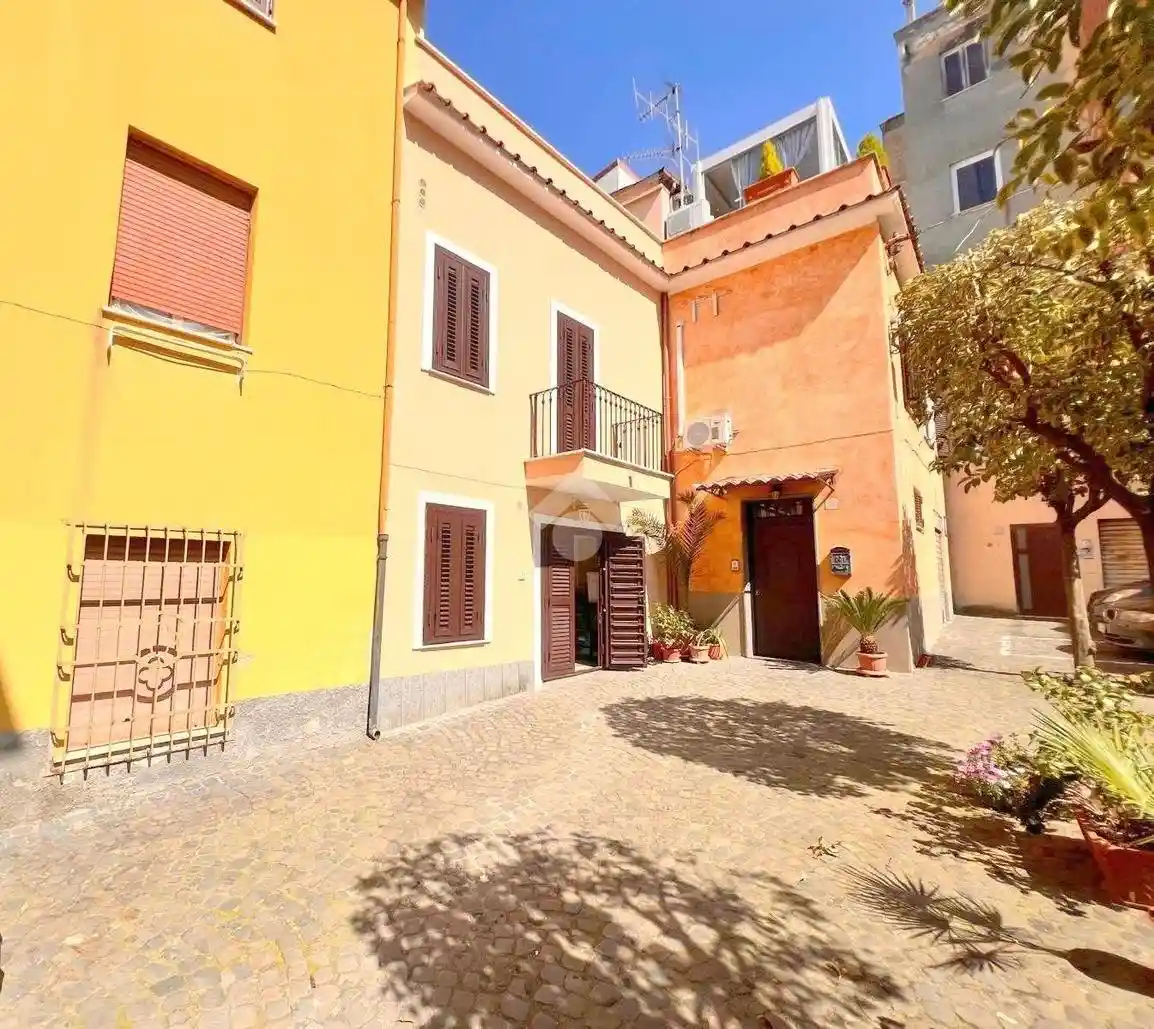 Palazzo - Edificio in vendita a Velletri