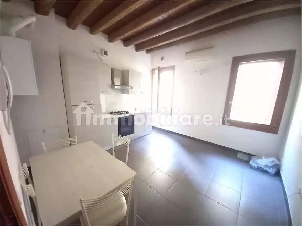 Appartamento in affitto a Adria