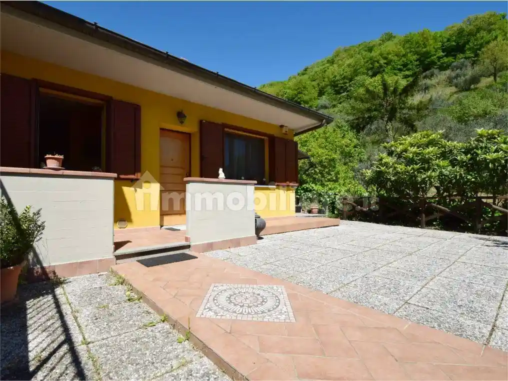 Villa in vendita a Vernio