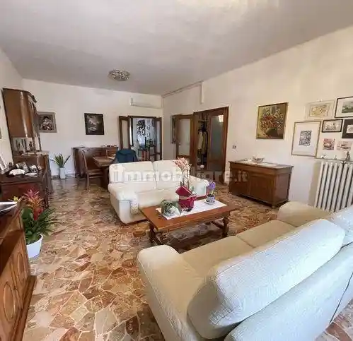 Palazzo - Edificio in vendita a Suzzara