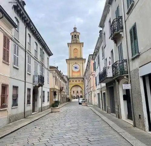 Palazzo - Edificio in vendita a Gualtieri