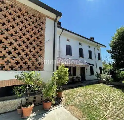Rustico - Casale in vendita a San Benedetto Po