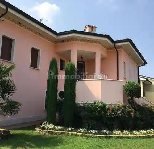 Villa in vendita a Suzzara