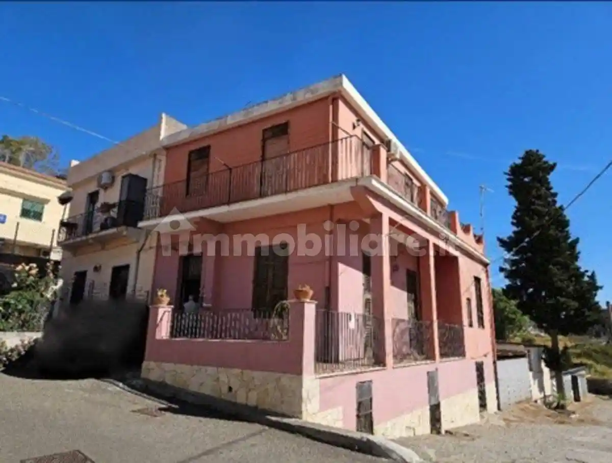 Casa indipendente in vendita a Roccalumera