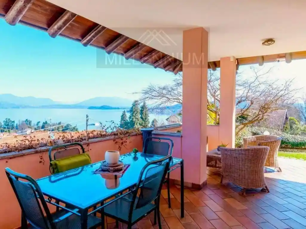 Villa in vendita a Meina