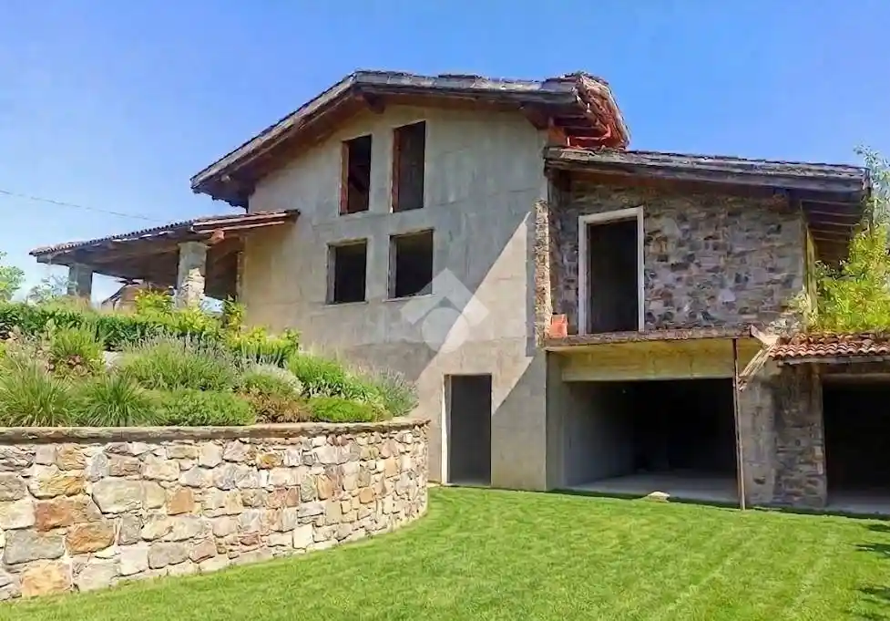 Villa in vendita a Colico