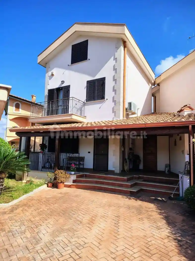 Villa in vendita a Latina
