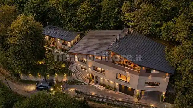Villa in vendita a Cuasso al Monte