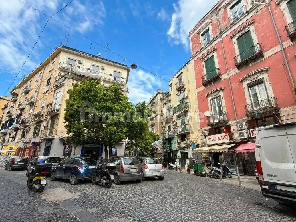 Appartamento in vendita a Napoli