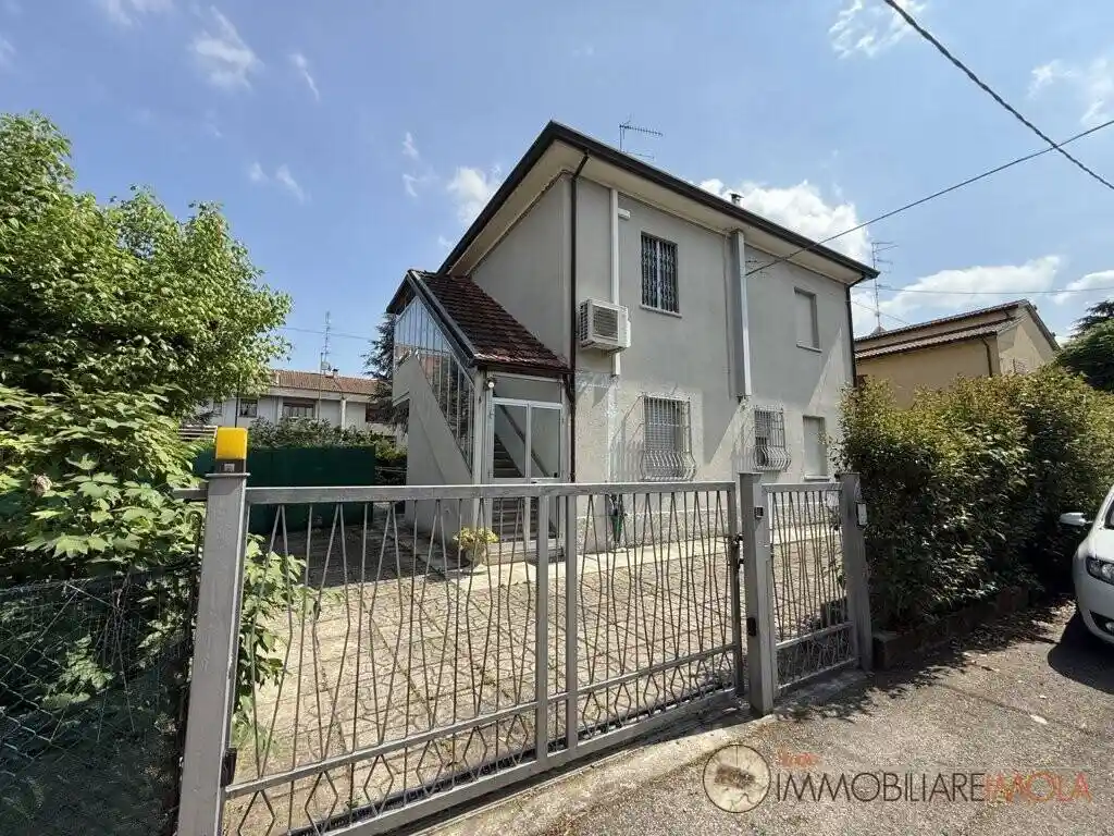 Villa in vendita a Imola